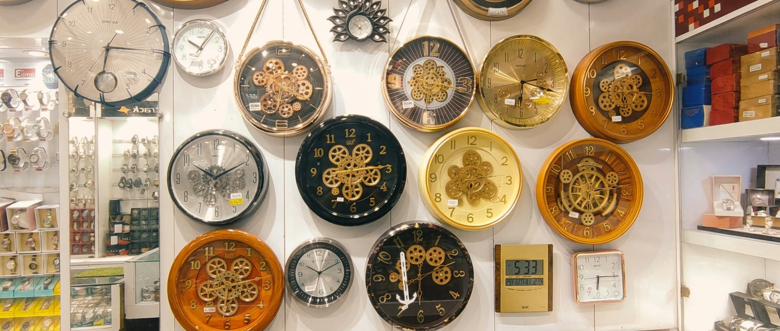 Mechanical and decorative wall clocks collection